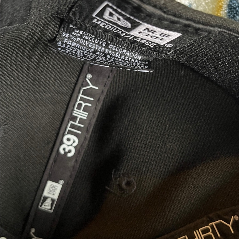 New Era Black Raiders 39THIRTY Cap - Picture 5 of 5